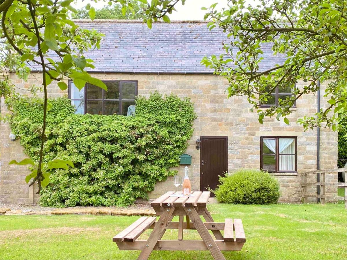 Country Barn On The Hill Villa Whitwell-on-the-Hill Exterior photo